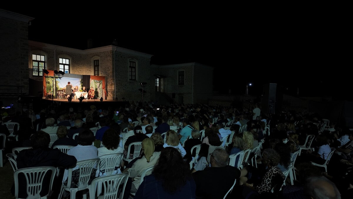 Θεατρική παράσταση - Ούτε γάτα ούτε ζημιά κι ας μη φτάσανε στην Καστοριά